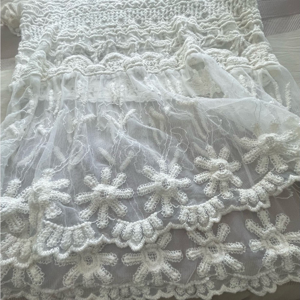 Sundance - gorgeous lace top - very feminine, worn once